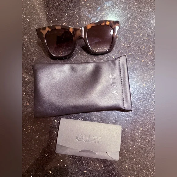 QUAY AUSTRALIA AFTER HOURS Tortoise Black Frame / Black Fade Lens - Picture 2 of 4